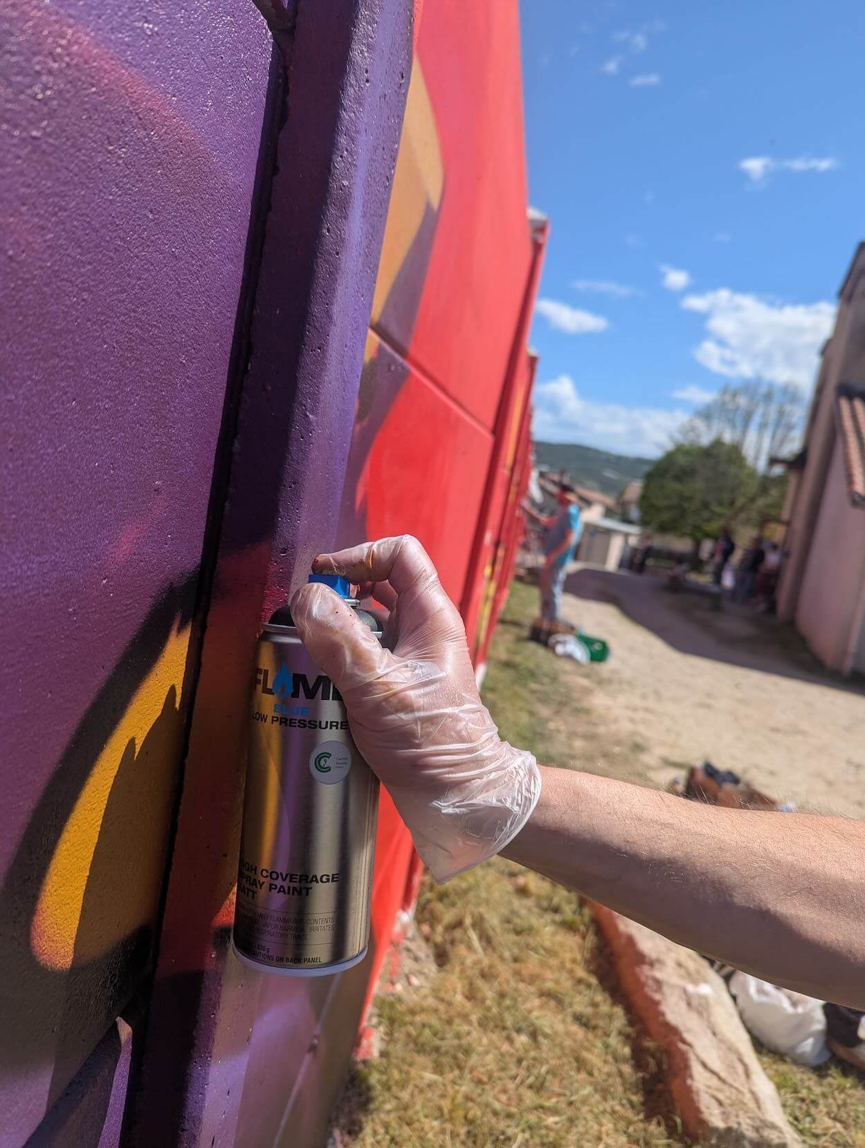 Urban Painters vous propose la bombe de peinture graffiti Flame Blue
