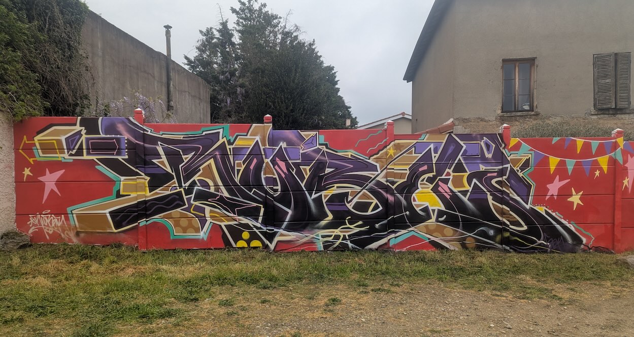 Lettrage graffiti réalisé par Ruber (GEK)