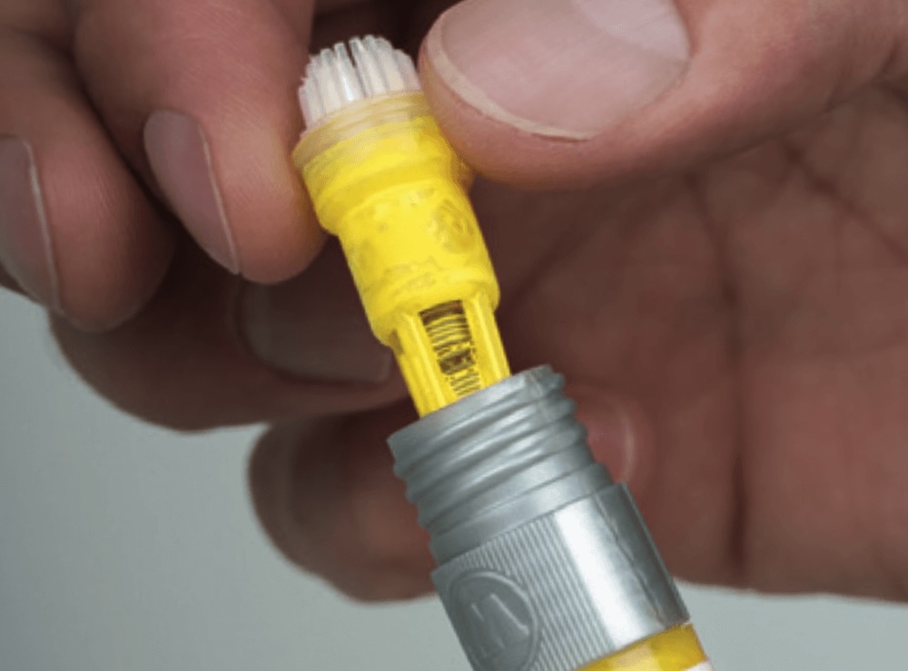 placez la valve dans la bague de recharge