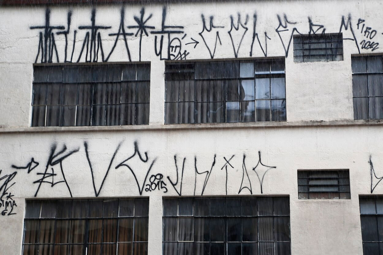 Tag Pichação sur une façade