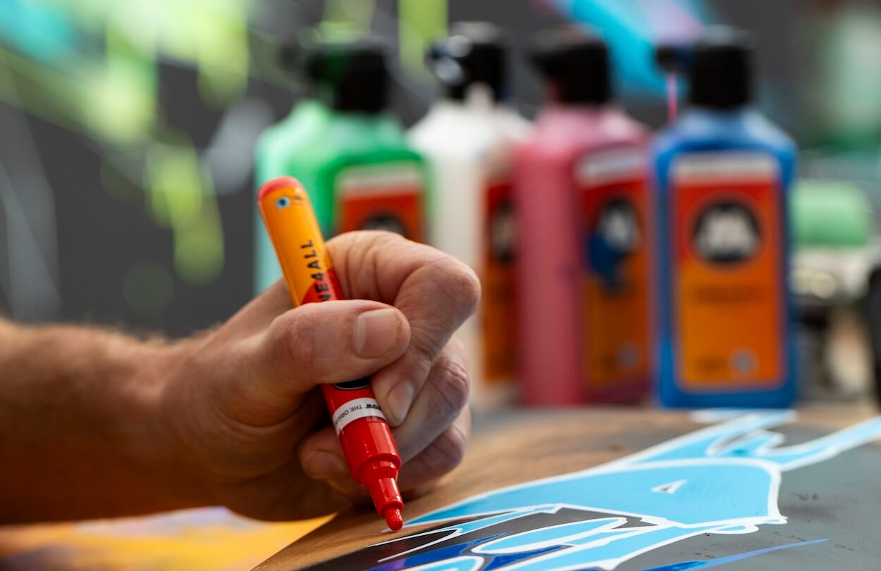 Certains feutres peinture sont rechargeables