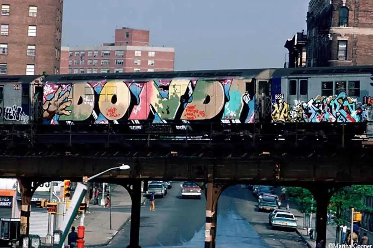 Whole car graffiti par Dondi White