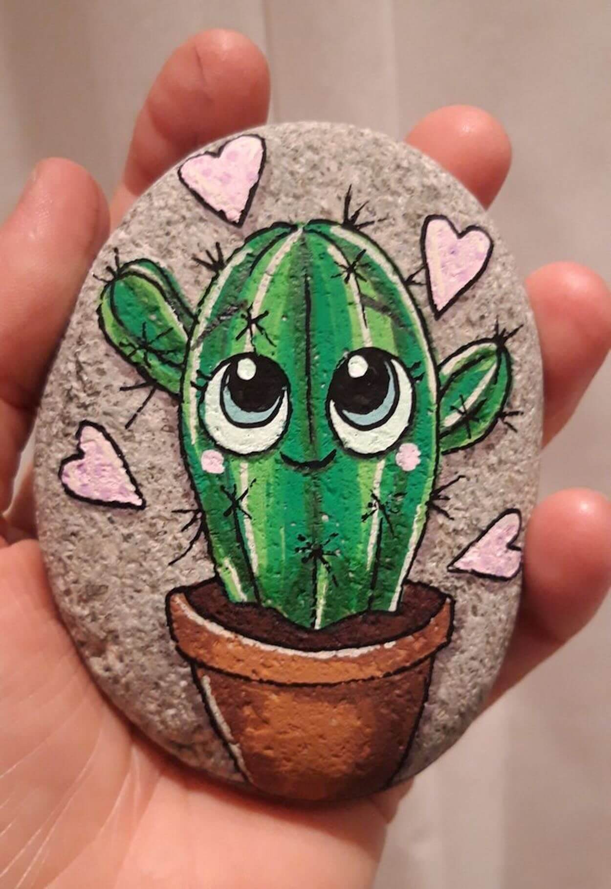 petit catus mignon peint sur un caillou