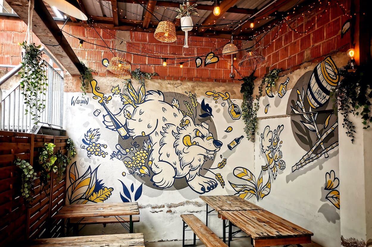 Fresque créée pour la terrasse d'un bar strasbourgeois