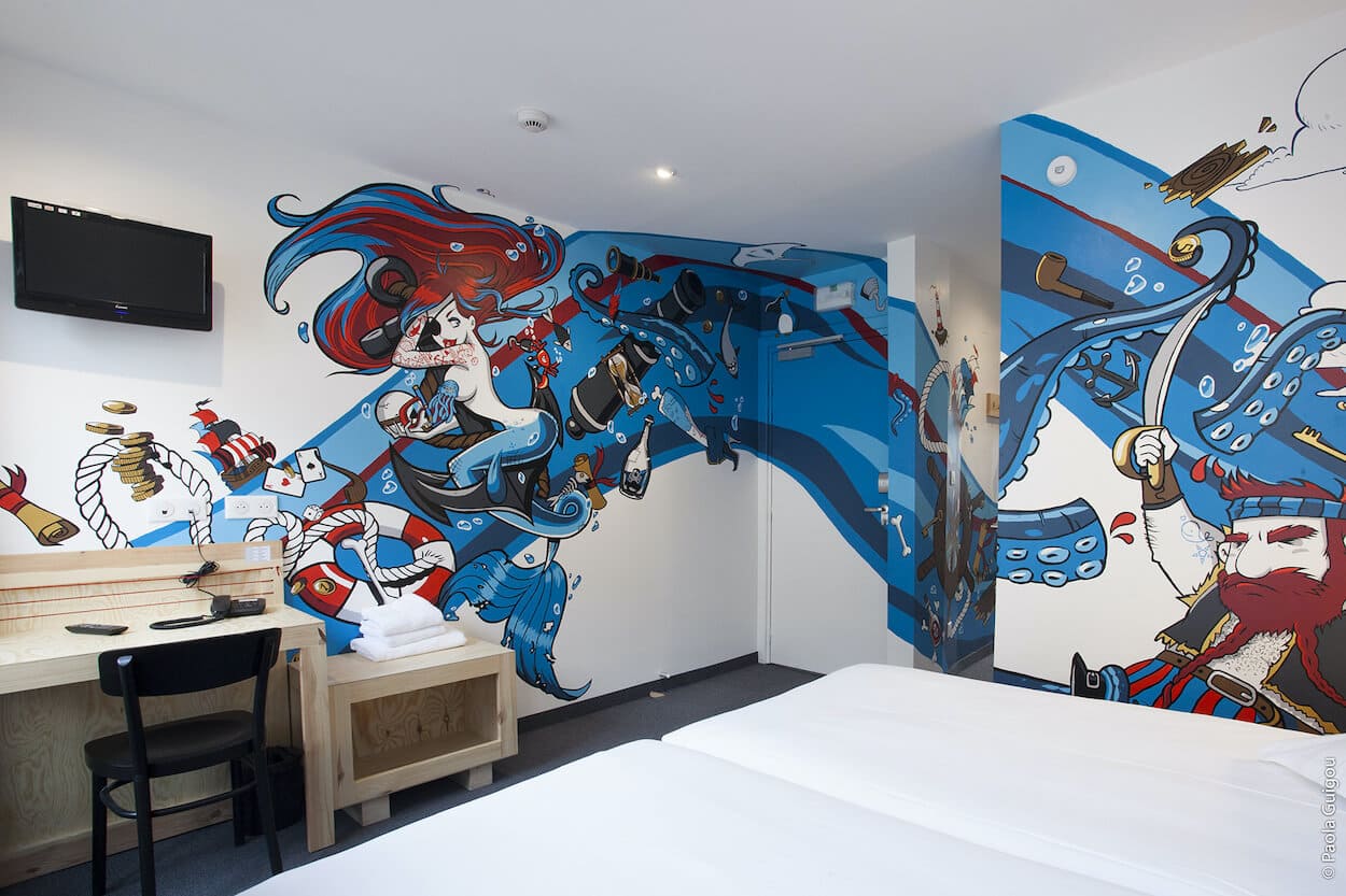 Chambre d'hôtel sur un thème marin par Williann