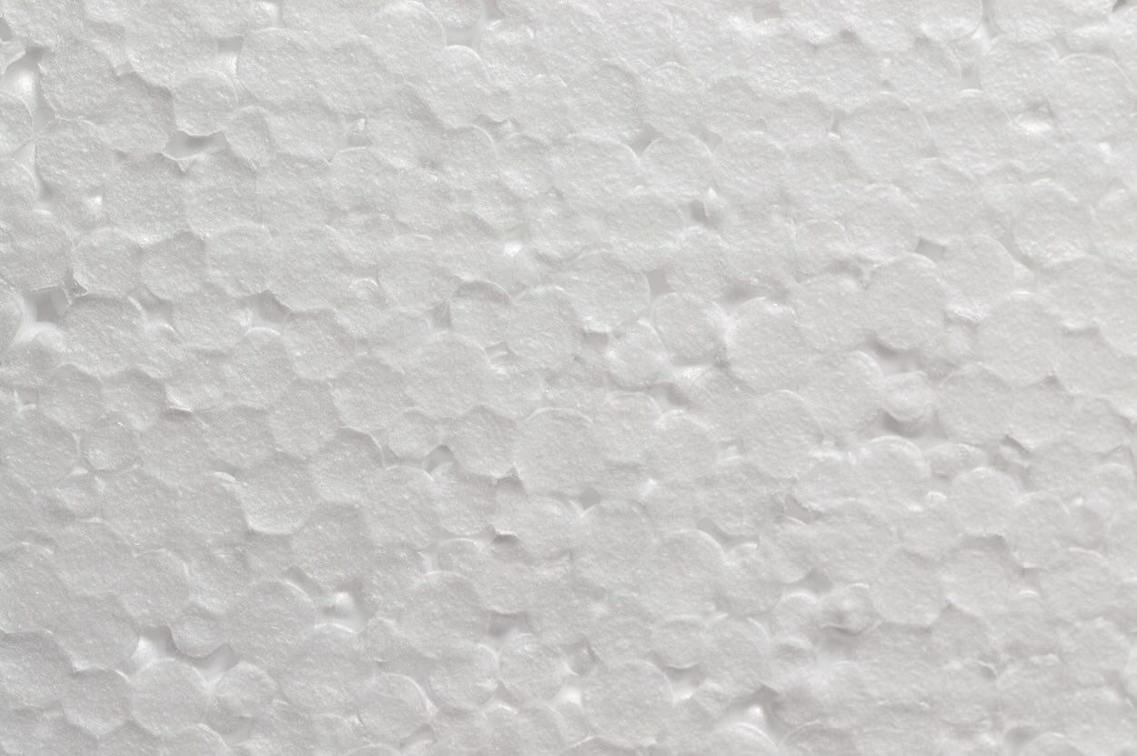 le polystyr&egrave;ne ne peut pas &ecirc;tre peint avec une bombe de peinture sans un appr&ecirc;t appropri&eacute;