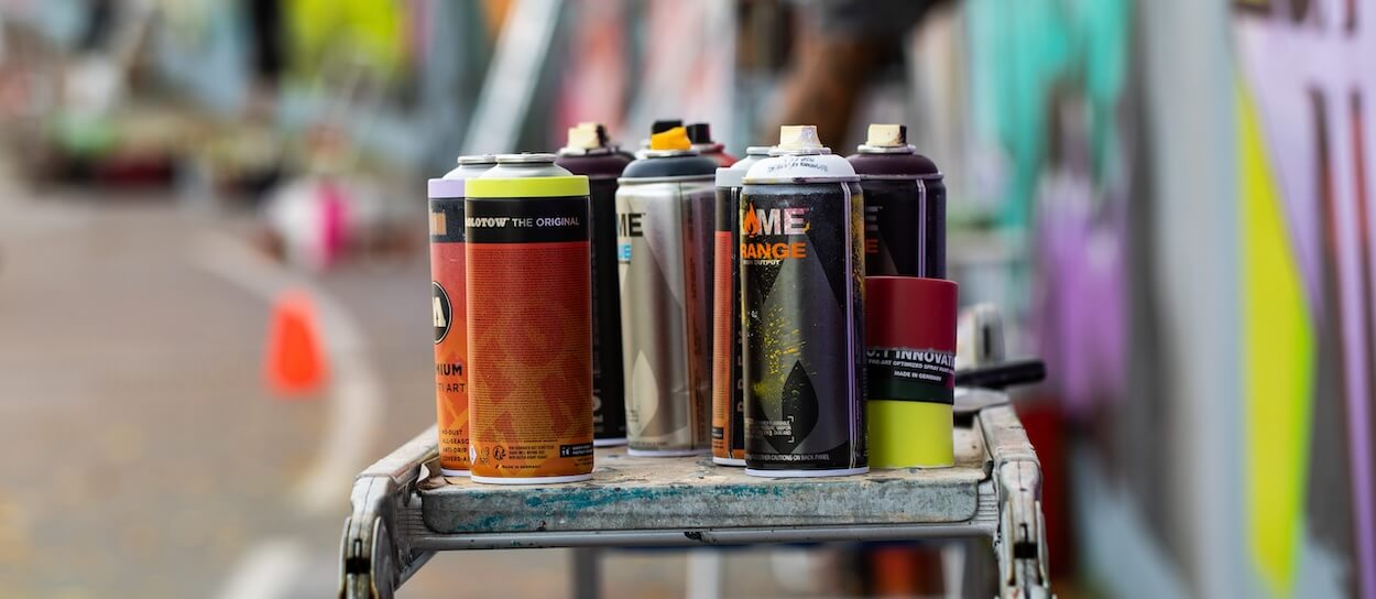 bombes de peinture Molotow et Flame avec caps