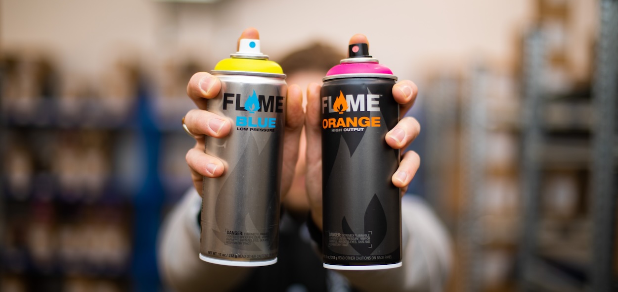 bombes de peinture graffiti Flame blue et Flame orange