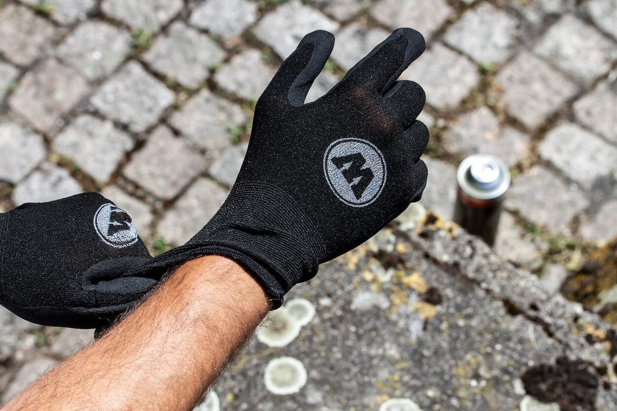 portez des gants lorsque vous utilisez une bombe de peinture