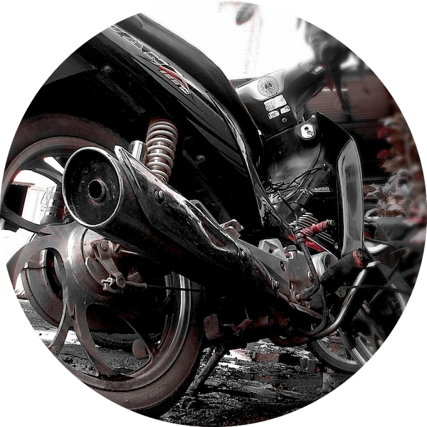 bombe de peinture haute temp&eacute;rature utilis&eacute;e sur une moto