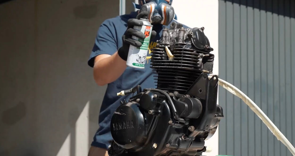 utilisation d'une bombe de peinture haute temp&eacute;rature Auto K