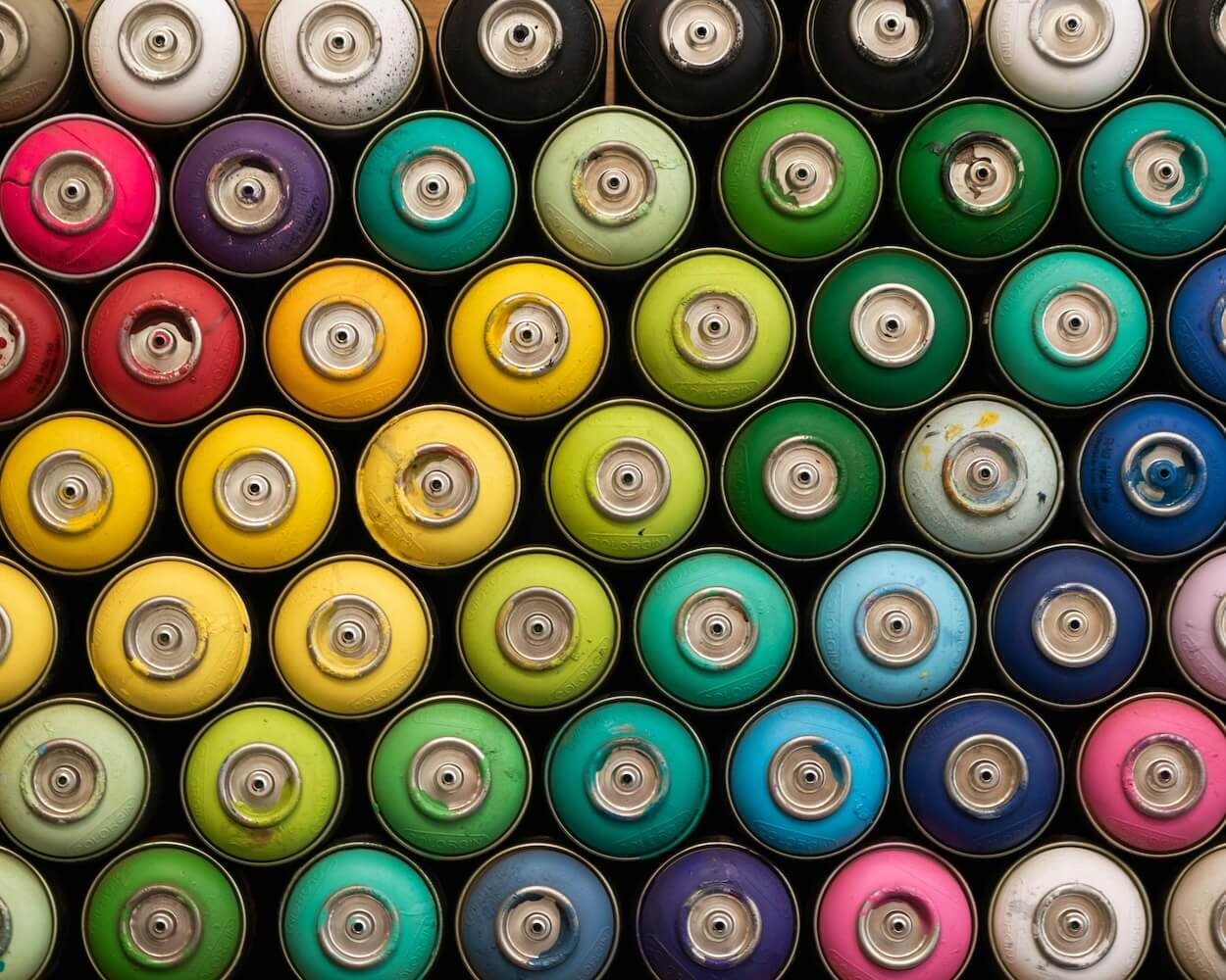 bombes de peinture de toutes les couleurs