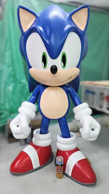 statuette Sonic peinte à la bombe de peinture Molotow Premium