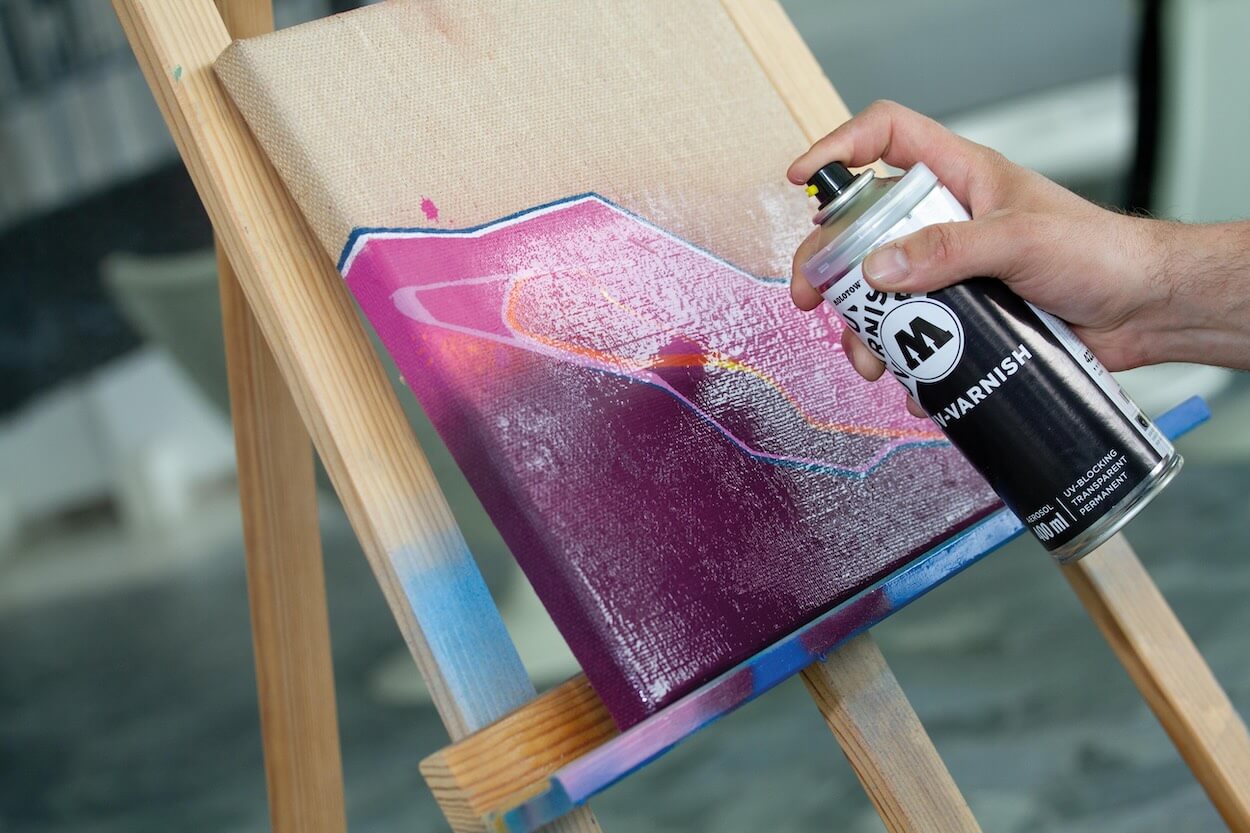 le vernis anti UV molotow convient aux toiles