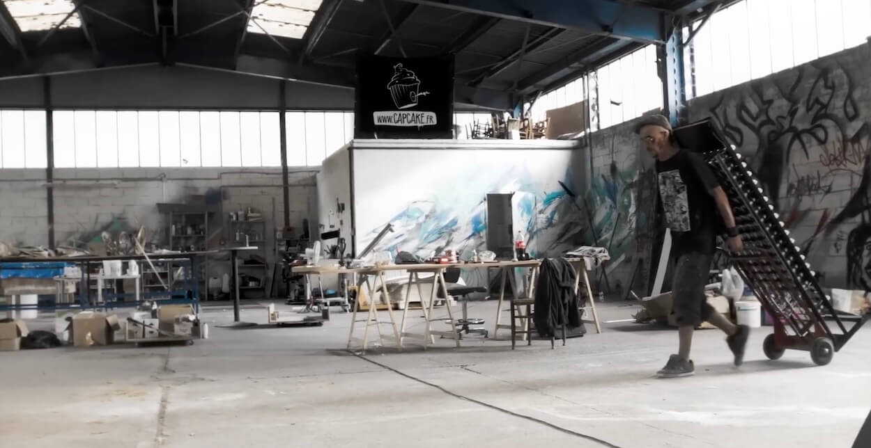 use them (w)all : projet graffiti avec la spray Flame Blue
