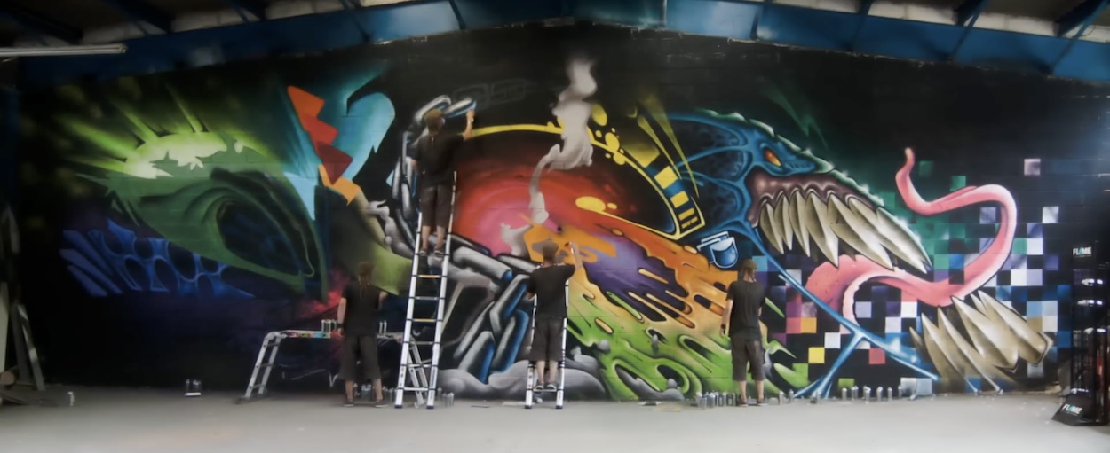 use them (w)all : projet graffiti avec la spray Flame Blue et Mys&eacute;