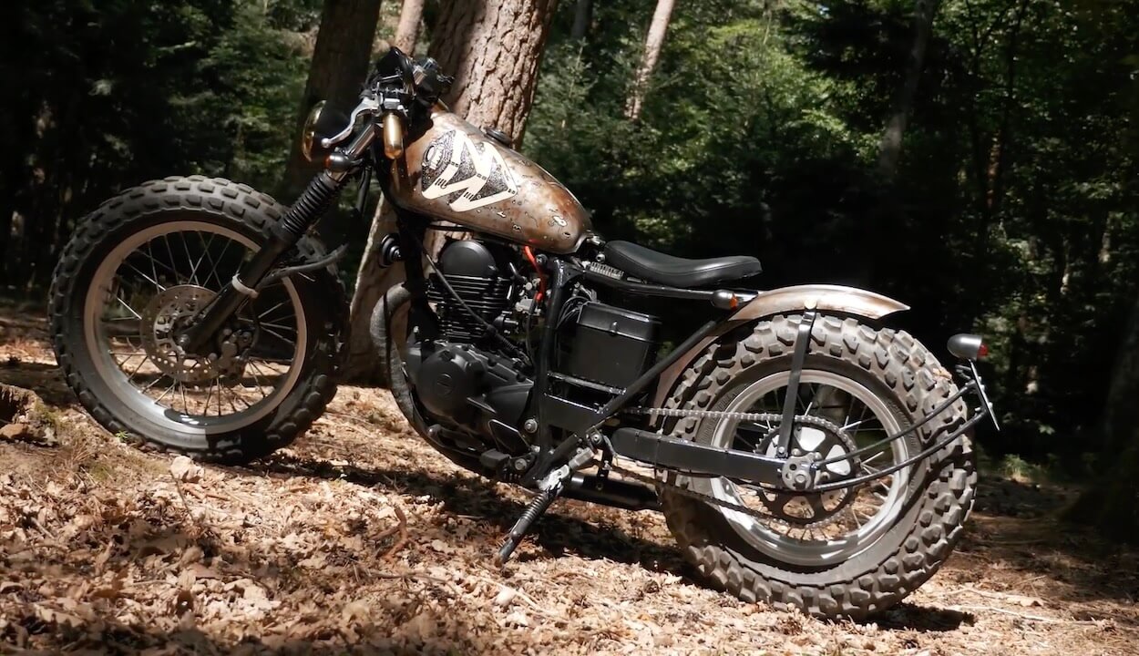 moto enti&egrave;rement repeinte avec les bombes de peinture urban painters