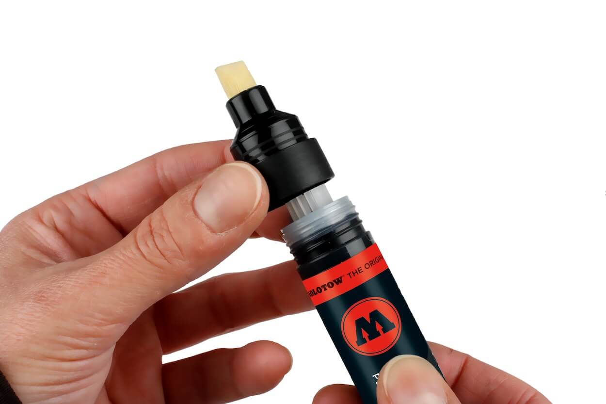 le feutre permanent Molotow est rechargeable