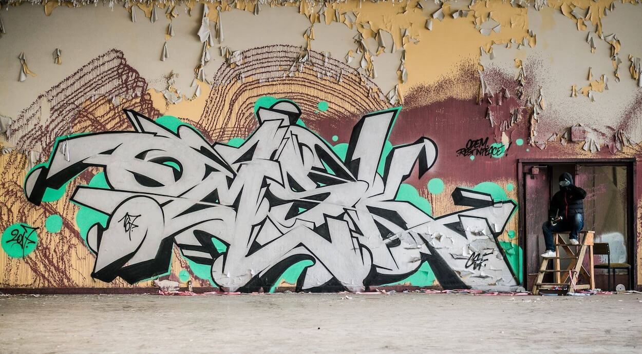 peinture graffiti chrome et noir Flame Orange