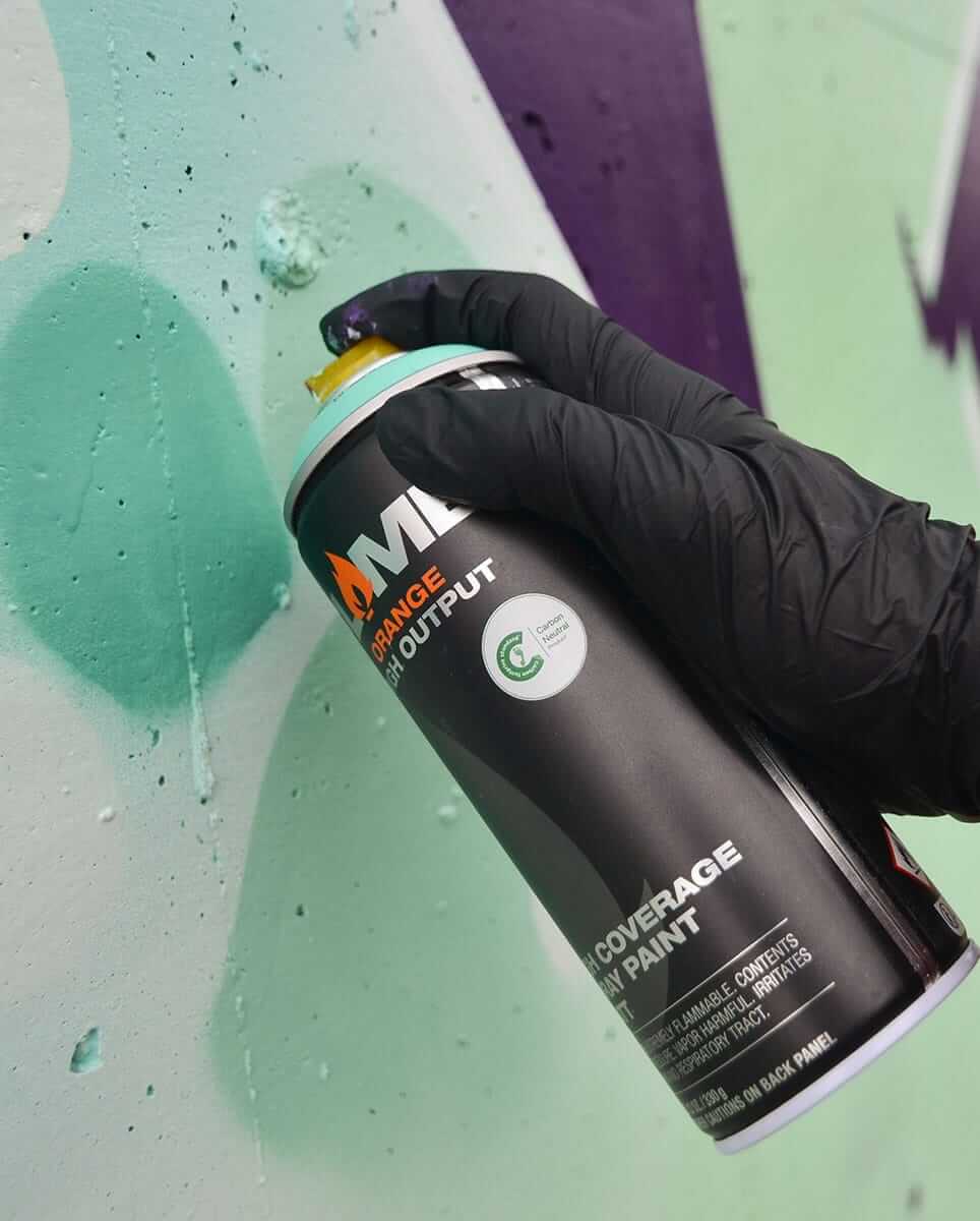 Flame Orange : une bombe de peinture certifiée “neutre en carbone”