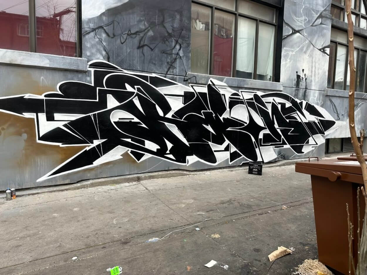 Peinture en bombe Molotow Premium graffiti noir et blanc