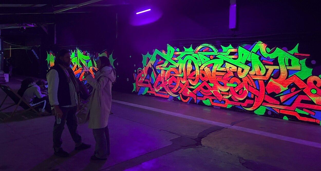 bombes de peinture fluorescentes Molotow Premium néon : exposition