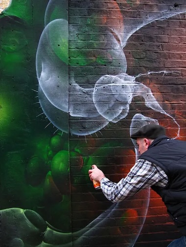 peinture transparente en spray Molotow Premium pour fresque murale